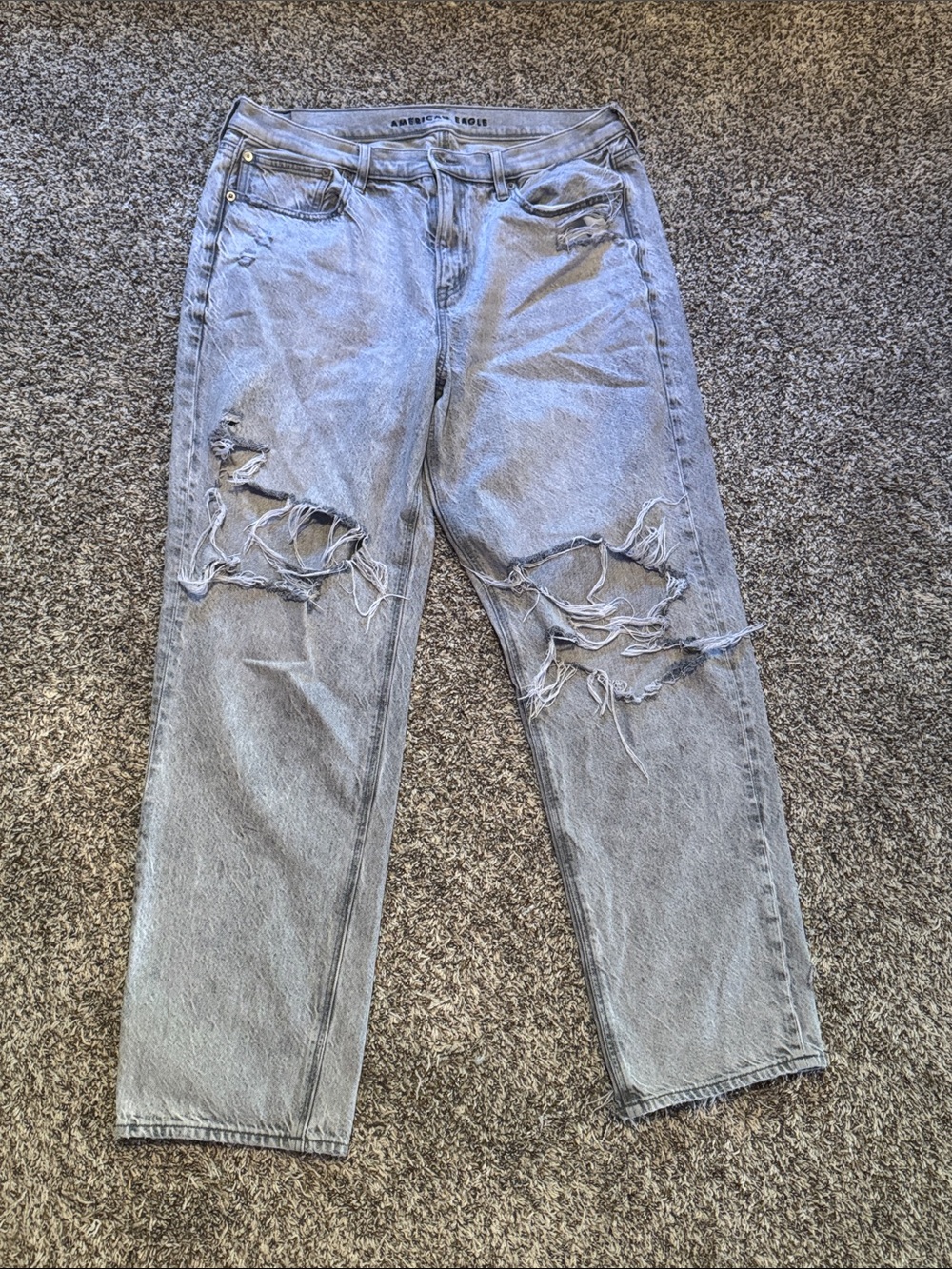 American Eagle Light Gray 90’s Straight Jeans